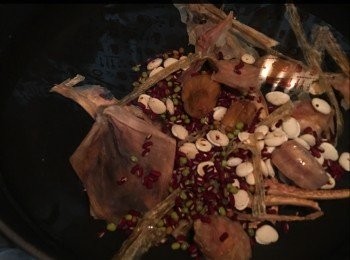 step3: 將所有材料放入，加水滾大火煲滾
擒蓋轉細火煲兩小時，
調味熄火便可