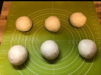 step2: 將粉團分成六份，修圓。