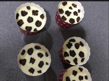 step4: 倒了面糊7成
凳走內有空氣才<span class="group_3">裝飾</span>