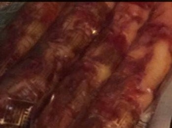 step1: 臘腸3-4 條。