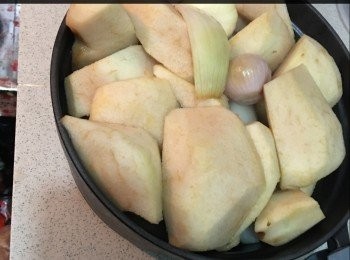step3: 中火，隔水燉30-45分鐘
拎走材料同碗就可以見到製成品