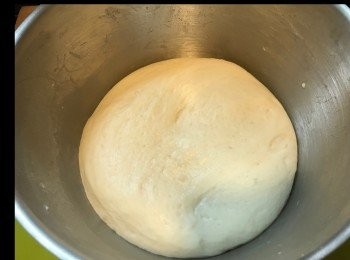 step1: 將<span class="group_1">麵包</span>材料放入廚師機，開三度，打十五分鐘。
發酵大至兩倍。