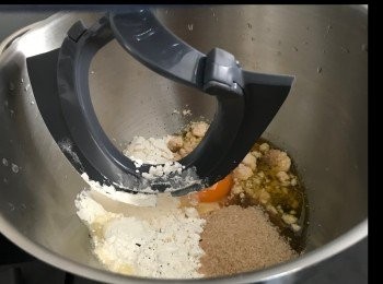 step2: 用膠漿，開一度打混（約三分鐘）。