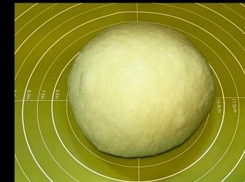 step3: 粉團打好後修圓。
（唔需要發酵）