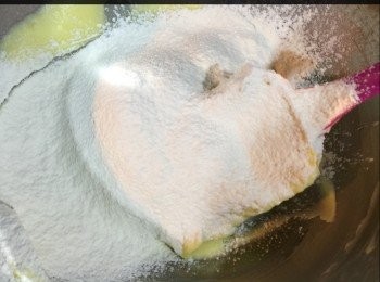 step3: 篩入全部粉類
拌至無粒
入唧花袋