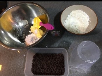 step1: 準備好<span class="group_1">材料</span>
準備好唧花嘴及袋