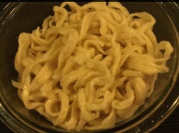 step6: 立即倒去水份，將麵條放於碟或碗內。