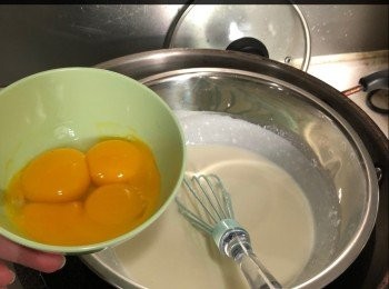 step3: 加入蛋黃攪拌