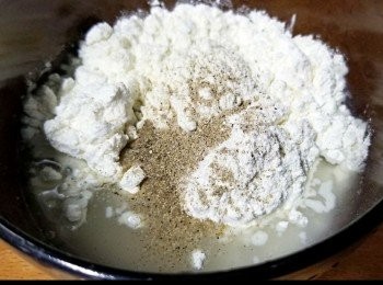 step5: 炸粉、水、椒鹽粉拌匀!