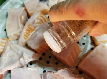 step2: 灑上適量椒鹽調味