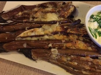 step4: 然後再撒上芝士茸烤焗至呈黃色便可。