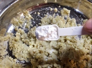 step3: 再加入1茶匙生粉拌勻