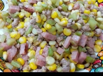 step5: 最後加入之前的肉碎，加入蠔油調味炒勻即成！