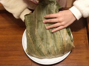 step7: 將荷葉包好，用中火蒸15分鐘