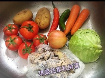 step1: ～急凍牛尾骨👉🏻預先洗乾淨用薑氽水👉🏻備用