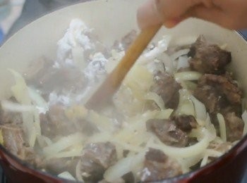 step7: 加入牛油, 面粉後攬拌3分鐘左右