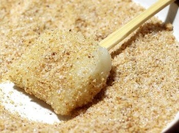 step6: 分量調至最少化, 足夠一家四口作飯後甜點, 如有需要, 可以倍增份量。
整盤上桌, 可依個人喜好沾裹花生粉。