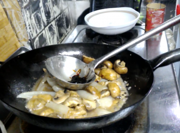 step4: 落少少蠔油糖調味 , 略煮一下就完成