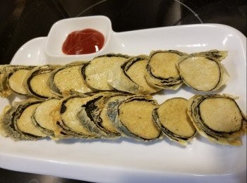 step9: 素雞卷本身已經有味道，所以不需要再用甚麼調味，煎好上碟後可隨個人喜歡配任何醬汁進食