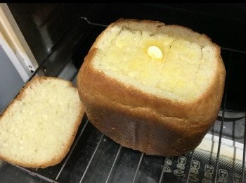 step1: 先焗好牛油麵包
