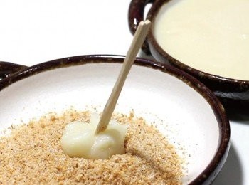 step6: 在食用刈包和潤餅, 通常都會剩下花生粉。
給它作個小轉變而又不浪費。
而且, 美味可口。
匠弄。麻糬食譜: https://cook1cook.com/recipe/33994