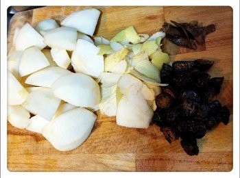 step2: 紫無花果，麥冬和南杏浸洗乾淨，紫無花果切塊