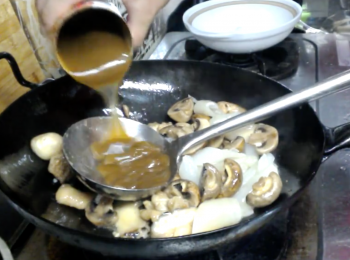 step3: 再落頂湯鮑魚汁同花膠煮一下