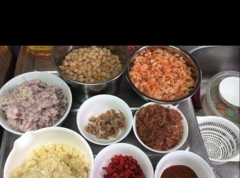 step2: 全部材料用攪拌機打碎。