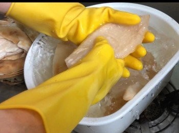 step2: 浸水一晚
揸乾水 換水幾次。