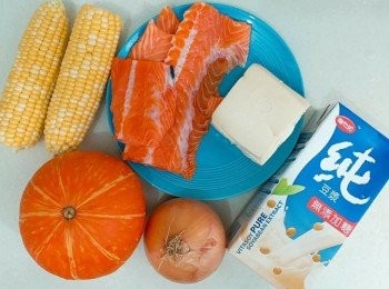 step1: 南瓜去皮去囊，洗淨切件。