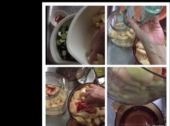 step2: 倒去鹽水放入玻璃樽
用米醋浸過面。
薑浸醋一個半小時。
青瓜浸10分鐘
後把醋全倒走，一滴不留。