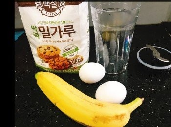 step1: 步驟：
把所有材料攪拌均勻，中小火煎至看到氣泡便可反轉煎另一面。完成