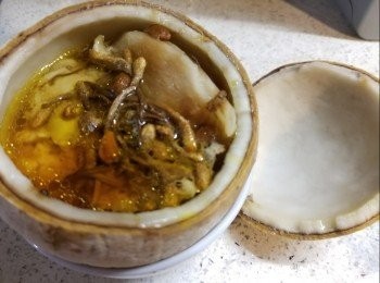 step6: 先用大火燉2小時,再加入浸軟的杞子及加少少鹽調味,再燉多30分鐘即可(鹽留意不要落太多)