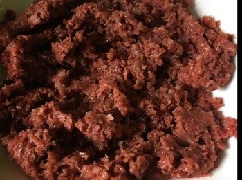 step6: 將未來漢堡(Beyond Burger)及甜梅菜拌勻。