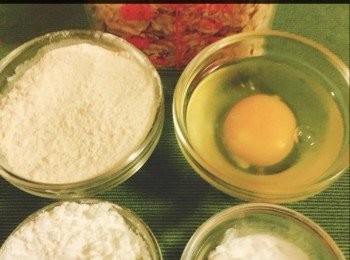 step3: 麵糊所需：
4湯匙麵粉。
2湯匙生粉。
1湯匙發酵粉 Baking powder 。
1隻蛋。
少許水。



另調味品：
1茶匙糖。
1茶匙鹽。
少許胡椒粉
