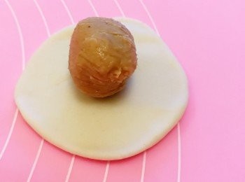 step3: 把相關部位的麵團和花生餡包好