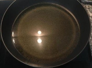 step7: 中火起油鍋，到160-170度左右的溫度。