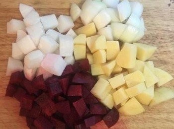 step4: 所有蔬果切成等比方塊。