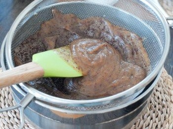 step3: 用篩過濾紅棗泥