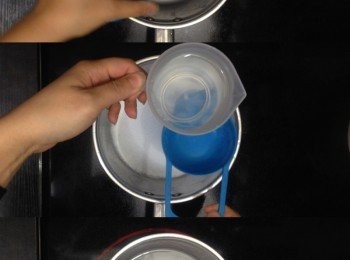 step1: 稀少糖/冰糖加入水以中小火煮溶後放涼備用
（可將兩種年糕當中所需的糖和水一起煮好再分半）