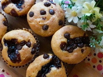 step8: 放入已用180度預熱的烤箱中 , 烤約20分鐘 或用竹籤插入沒有沾黏物即可 , 放涼後灑上糖粉