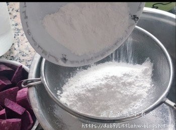 step4: 把糯米粉和粘米粉過篩，備用。