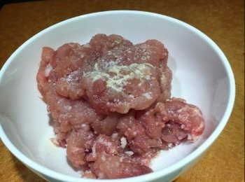 step4: 冬菜醃料：
黃糖 1茶匙
油 1茶匙