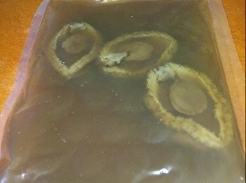 step2: 調味料:
鮑魚汁 約1/2杯
黃糖 1茶匙