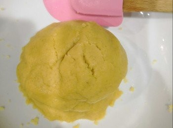 step6: 攪勻後會成為麵糰