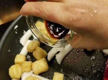 step4: 加入20g蠔油炒勻