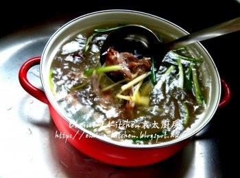 step5: 加入上湯及適量水拌勻