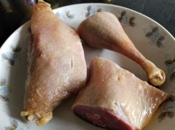 step8: 將拖水後我臘鴨肶切件