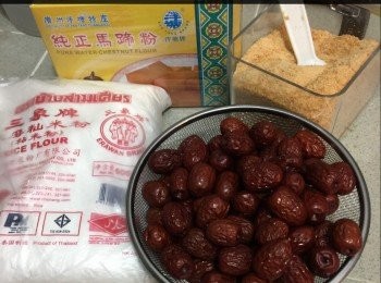 step1: 紅棗去核，用300 g水浸泡
放入養生機「濃湯」打均