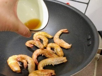 step8: 贊花雕酒， 爆炒至酒精蒸發